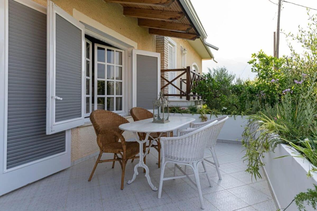 Serene Seaside Bliss - Lush & Secluded Garden Oasis Kalamata Exterior photo